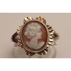 9ct GOLD CAMEO RING