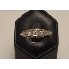 VINTAGE 18ct GOLD and DIAMOND RING
