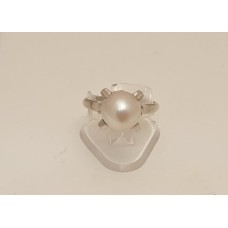 14ct WHITE GOLD CULTURED PEARL RING